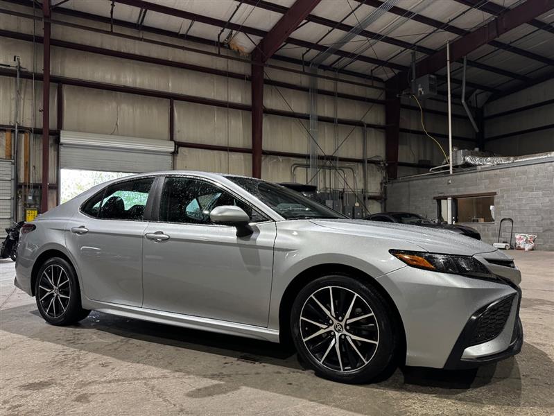 Toyota Camry SE 2021