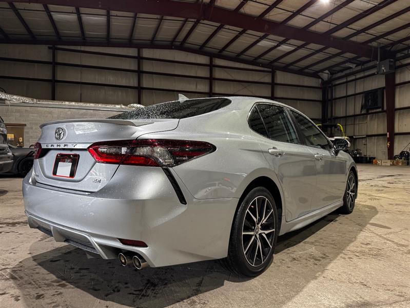 Toyota Camry SE 2021