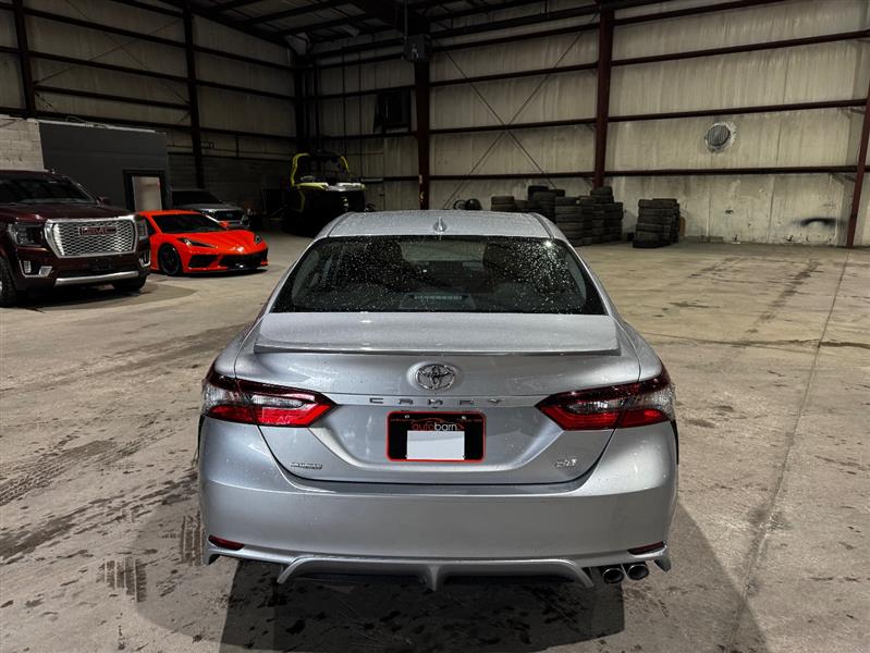 Toyota Camry SE 2021