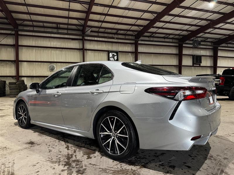 Toyota Camry SE 2021