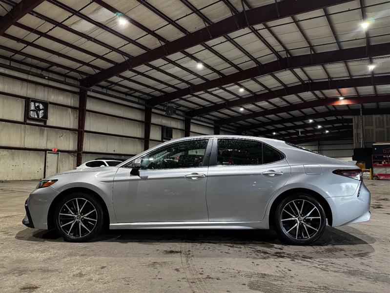 Toyota Camry SE 2021