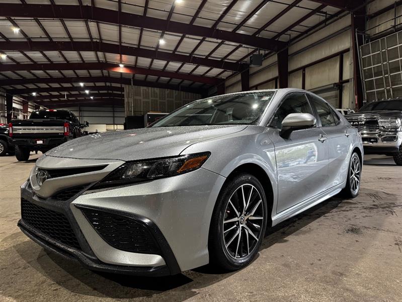 Toyota Camry SE 2021