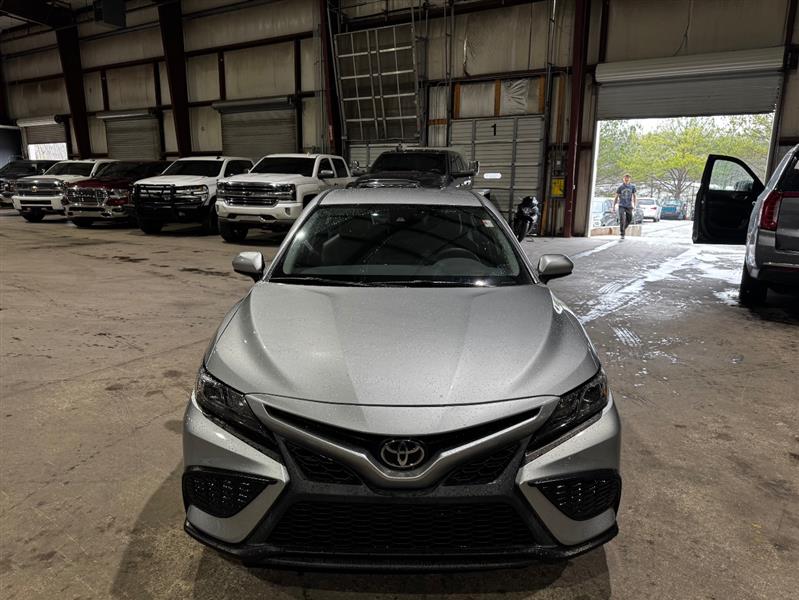 Toyota Camry SE 2021