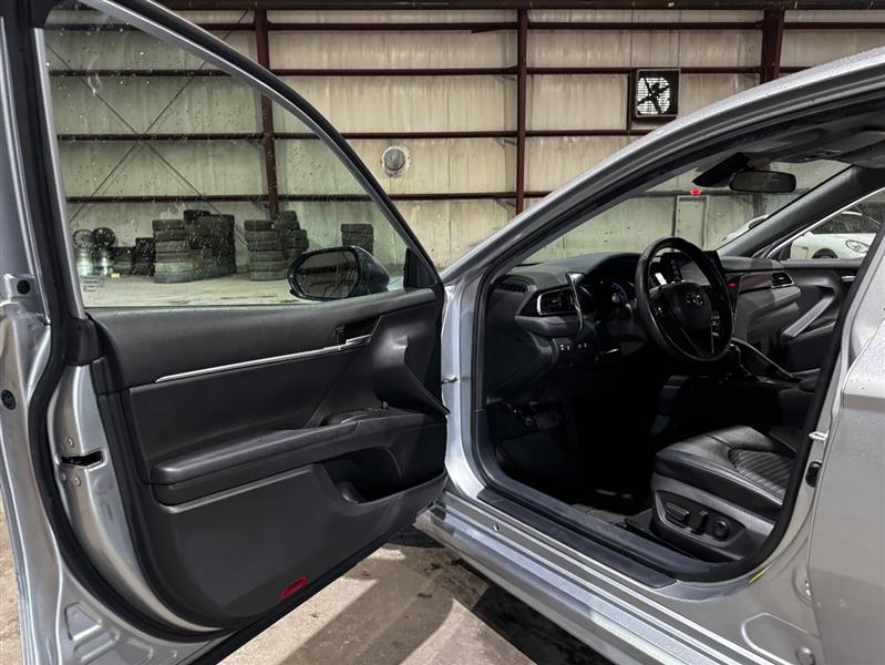 Toyota Camry SE 2021