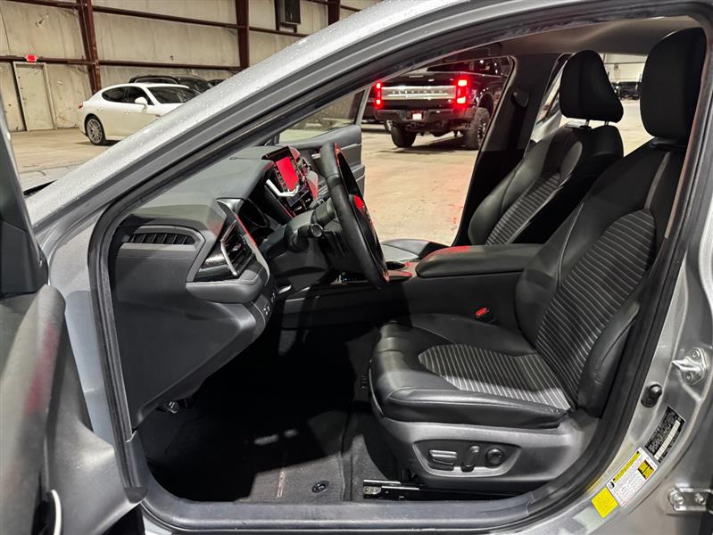 Toyota Camry SE 2021