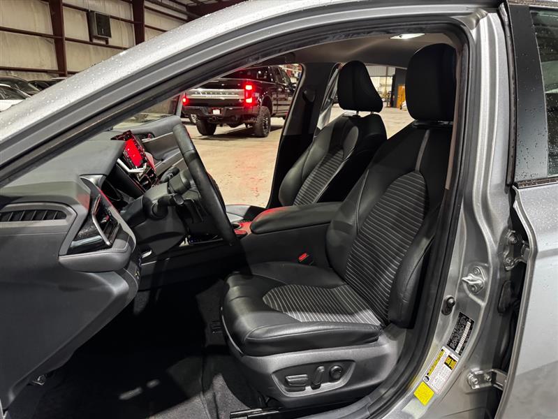 Toyota Camry SE 2021