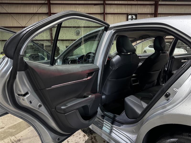 Toyota Camry SE 2021