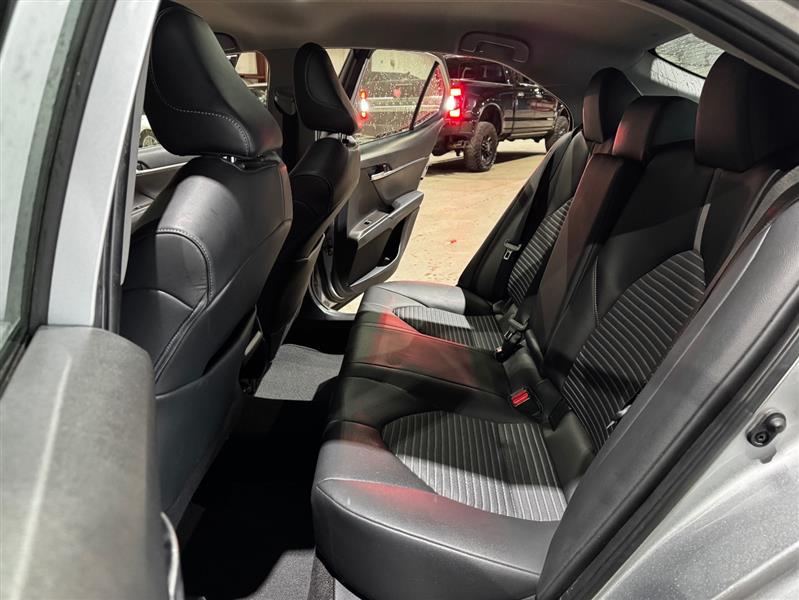 Toyota Camry SE 2021