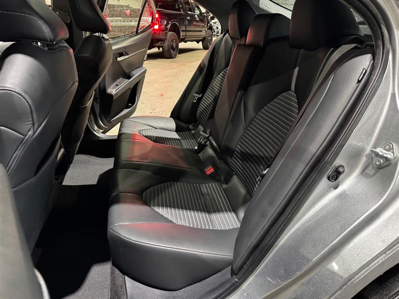 Toyota Camry SE 2021