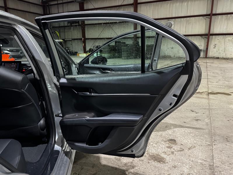 Toyota Camry SE 2021