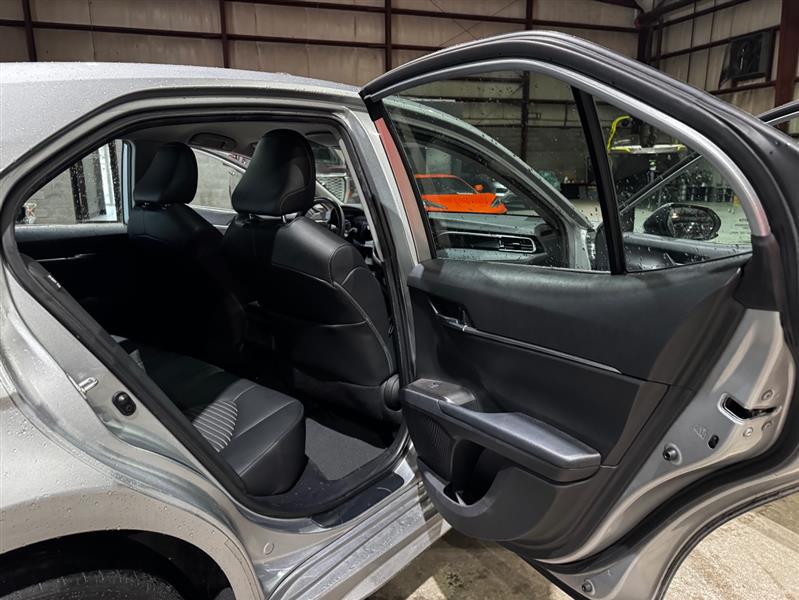 Toyota Camry SE 2021