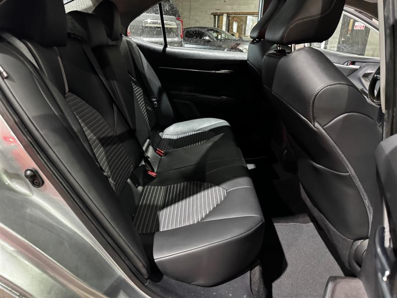 Toyota Camry SE 2021