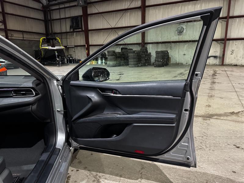 Toyota Camry SE 2021