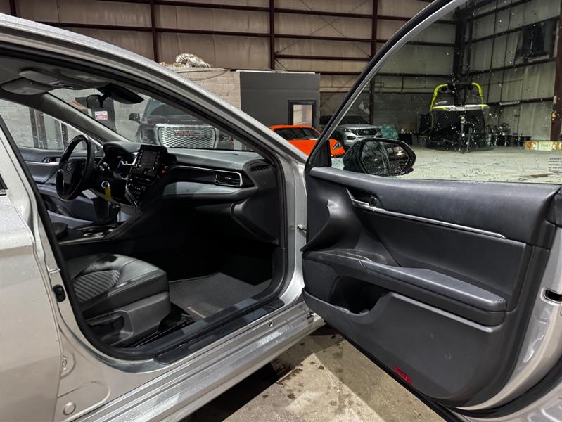 Toyota Camry SE 2021