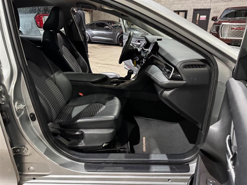 Toyota Camry SE 2021