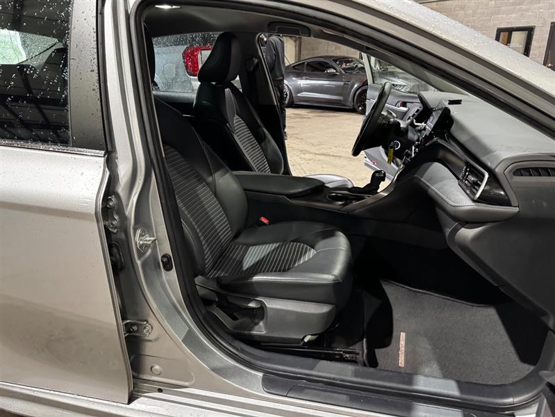 Toyota Camry SE 2021