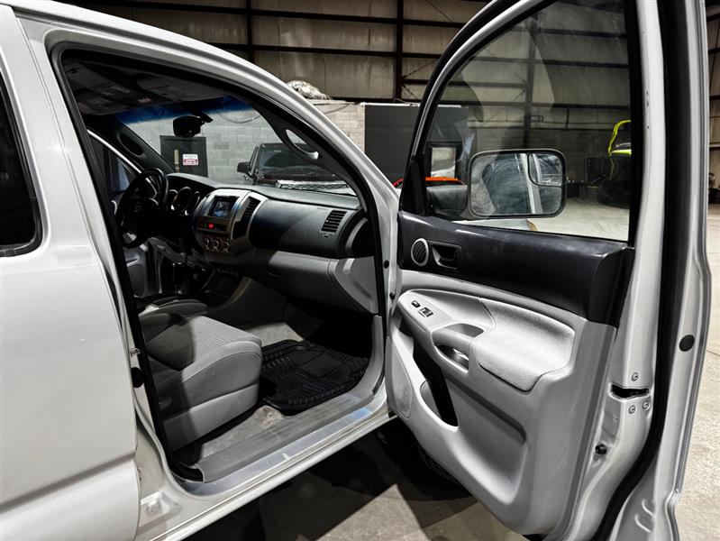 Toyota Tacoma PreRunner Double Cab V6 Auto 2WD 2011