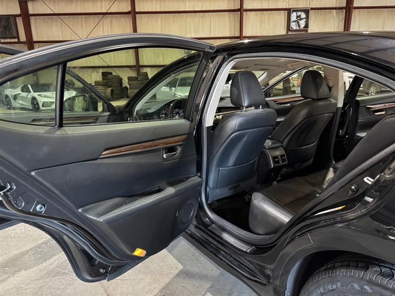 Lexus ES 350 Sedan 2015