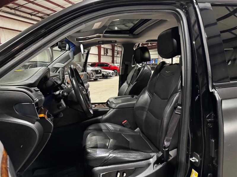 Cadillac Escalade ESV 2WD Luxury 2017