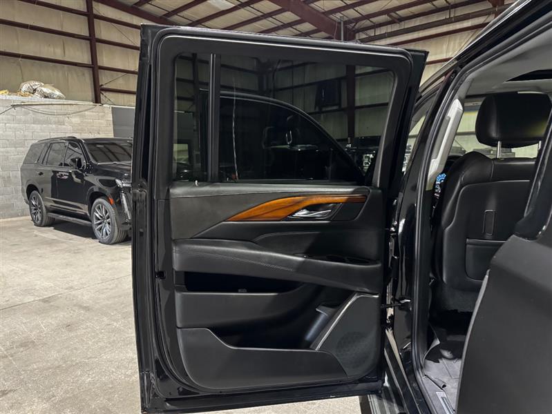 Cadillac Escalade ESV 2WD Luxury 2017