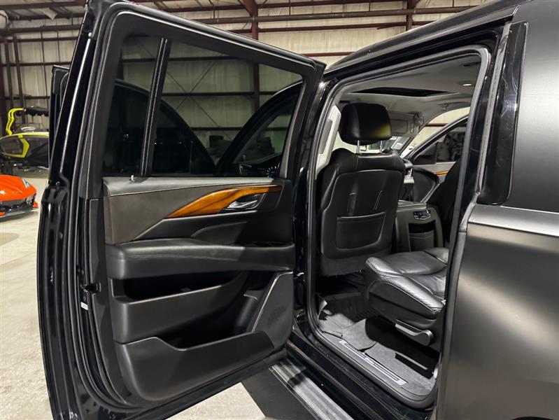 Cadillac Escalade ESV 2WD Luxury 2017