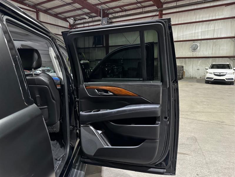 Cadillac Escalade ESV 2WD Luxury 2017