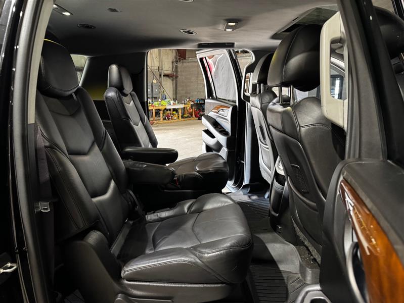 Cadillac Escalade ESV 2WD Luxury 2017