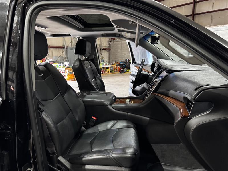 Cadillac Escalade ESV 2WD Luxury 2017