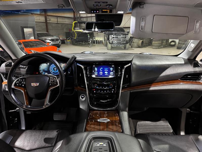 Cadillac Escalade ESV 2WD Luxury 2017