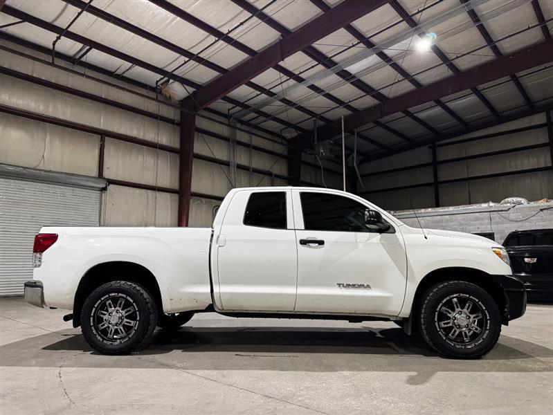 Toyota Tundra Tundra-Grade Double Cab 4.0L 2WD 2013