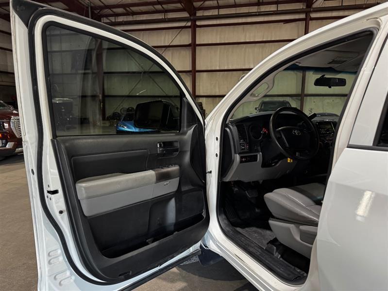 Toyota Tundra Tundra-Grade Double Cab 4.0L 2WD 2013