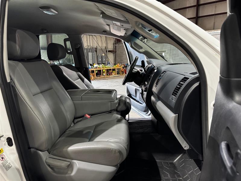 Toyota Tundra Tundra-Grade Double Cab 4.0L 2WD 2013