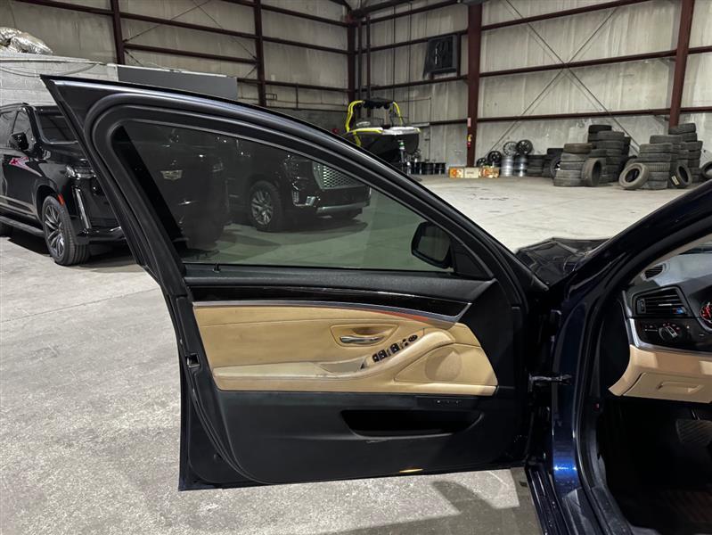 BMW 5-Series 528i 2016