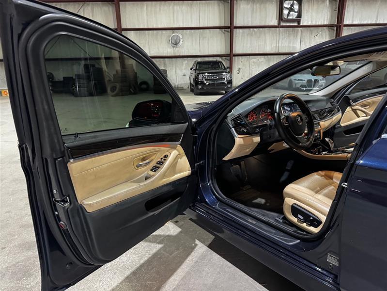 BMW 5-Series 528i 2016