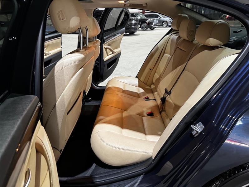 BMW 5-Series 528i 2016