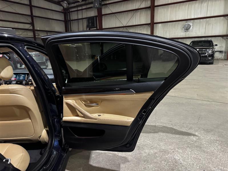 BMW 5-Series 528i 2016