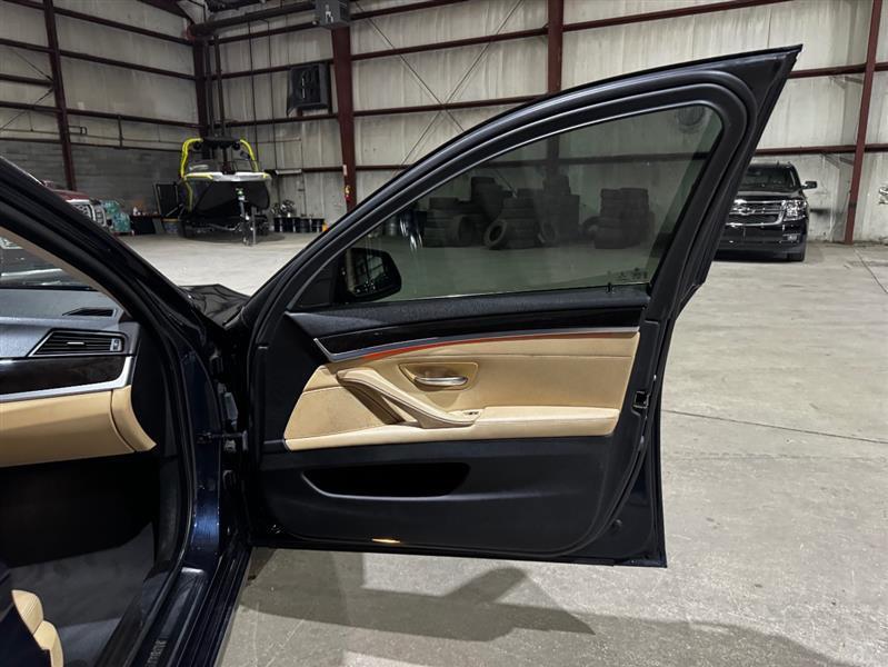 BMW 5-Series 528i 2016