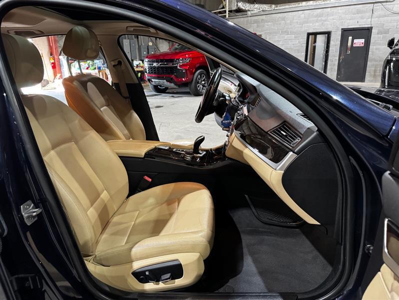 BMW 5-Series 528i 2016