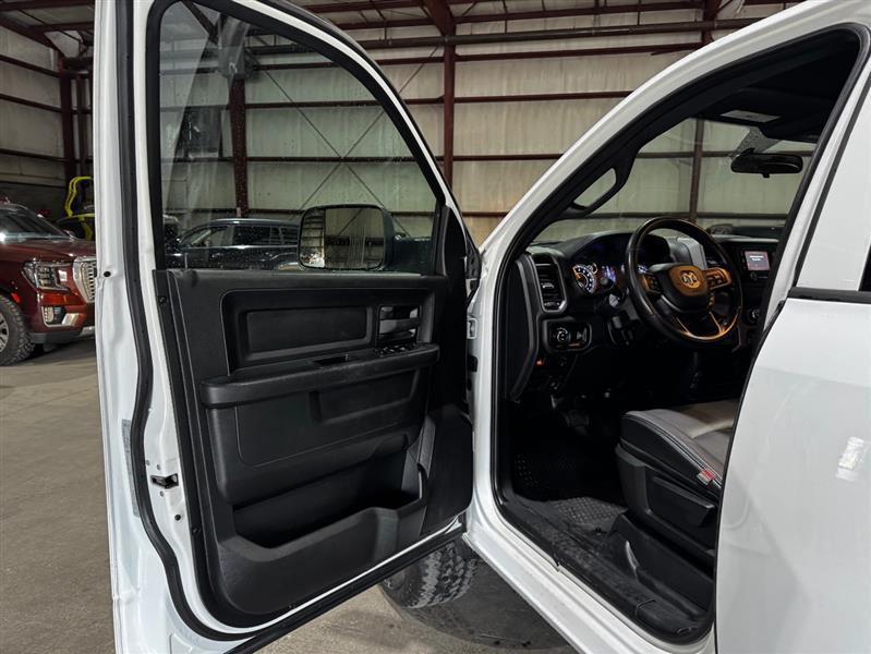 RAM 2500 Tradesman Crew Cab SWB 4WD 2022