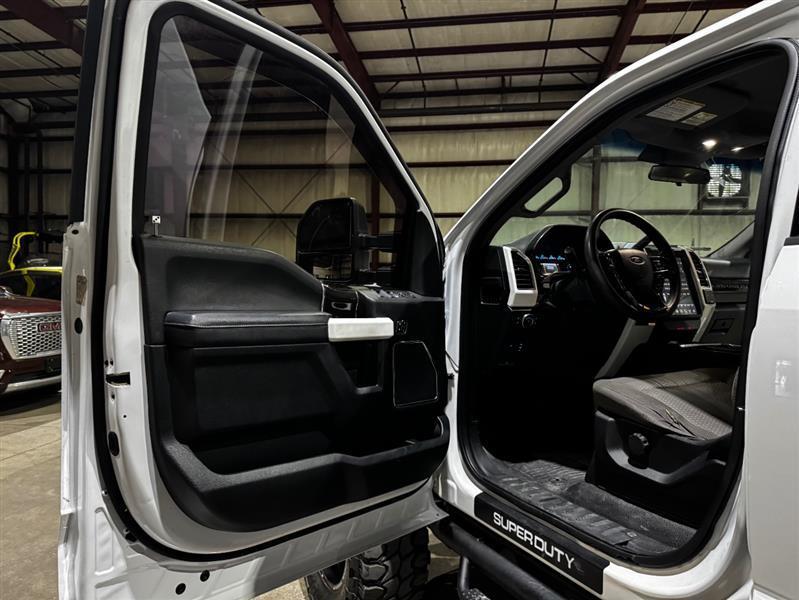 Ford F-250 SD XLT Crew Cab 4WD 2018