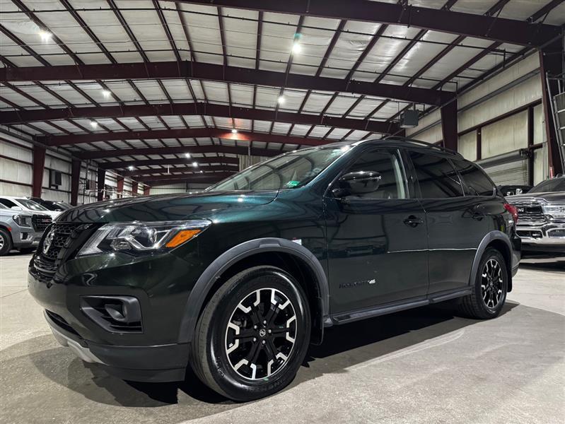 Nissan Pathfinder SV 2020