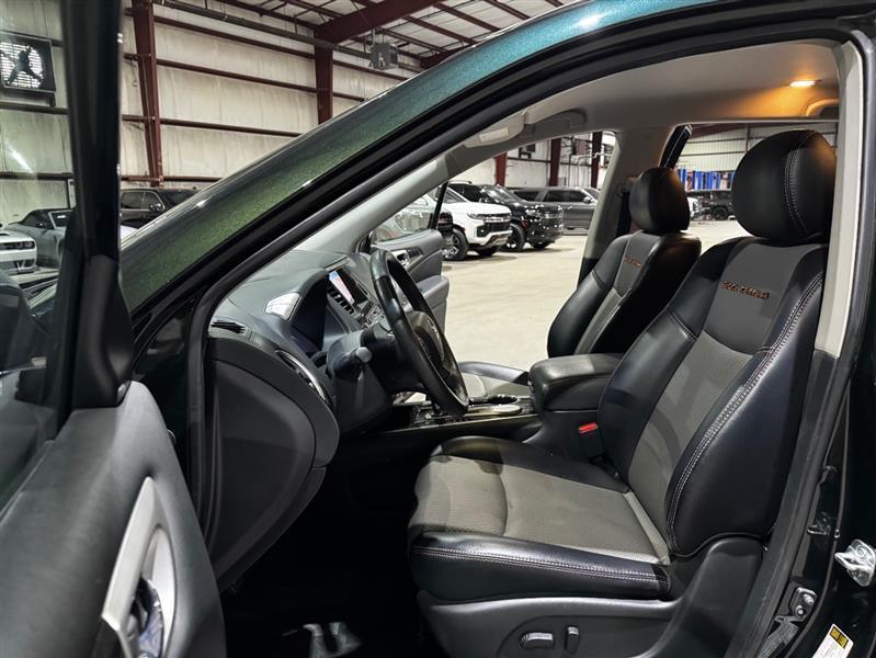 Nissan Pathfinder SV 2020