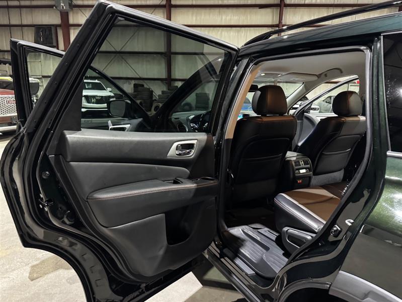 Nissan Pathfinder SV 2020