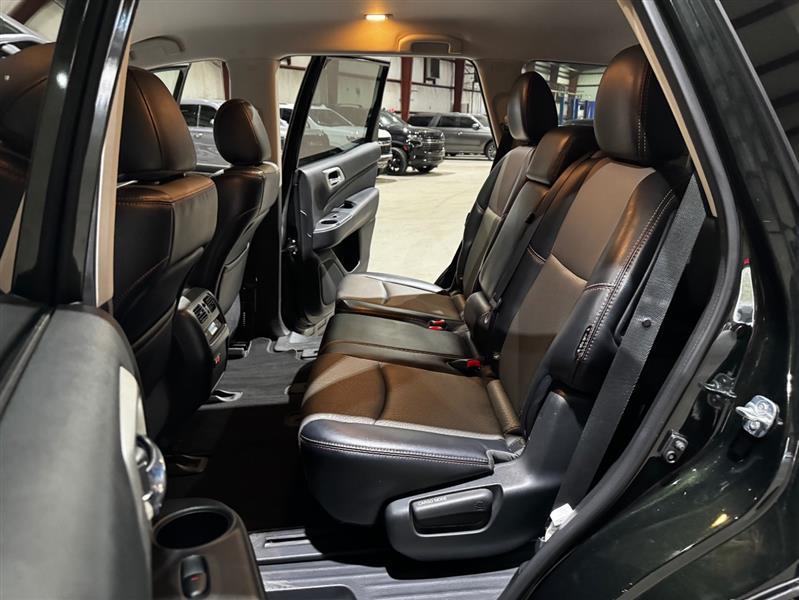 Nissan Pathfinder SV 2020