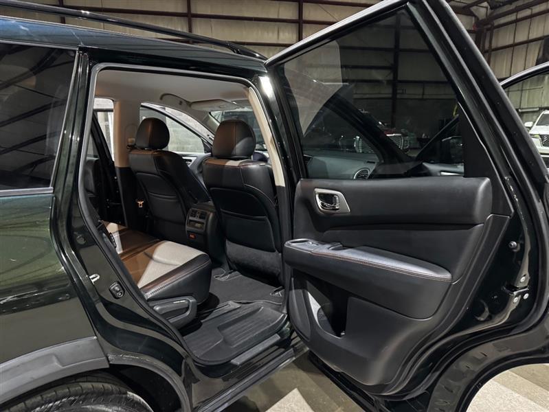 Nissan Pathfinder SV 2020