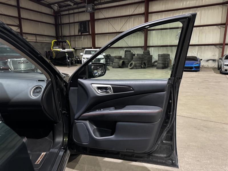 Nissan Pathfinder SV 2020