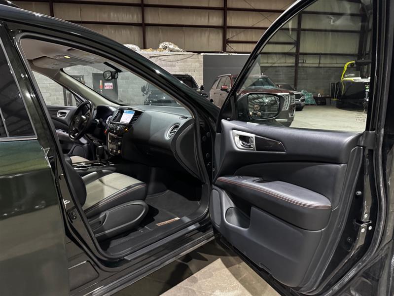 Nissan Pathfinder SV 2020