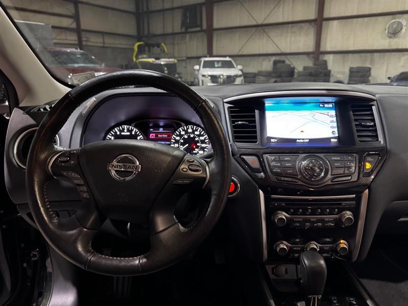 Nissan Pathfinder SV 2020