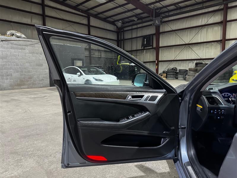 Hyundai Genesis 3.8L 2015