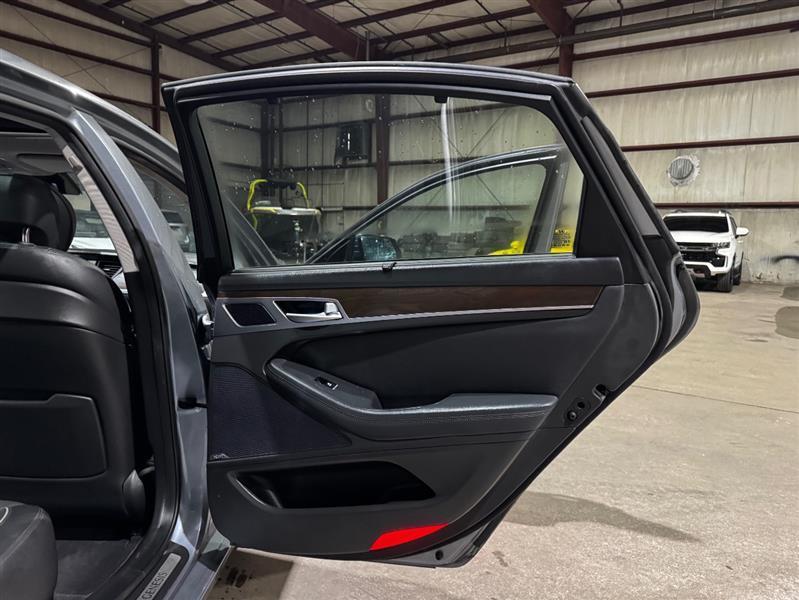 Hyundai Genesis 3.8L 2015